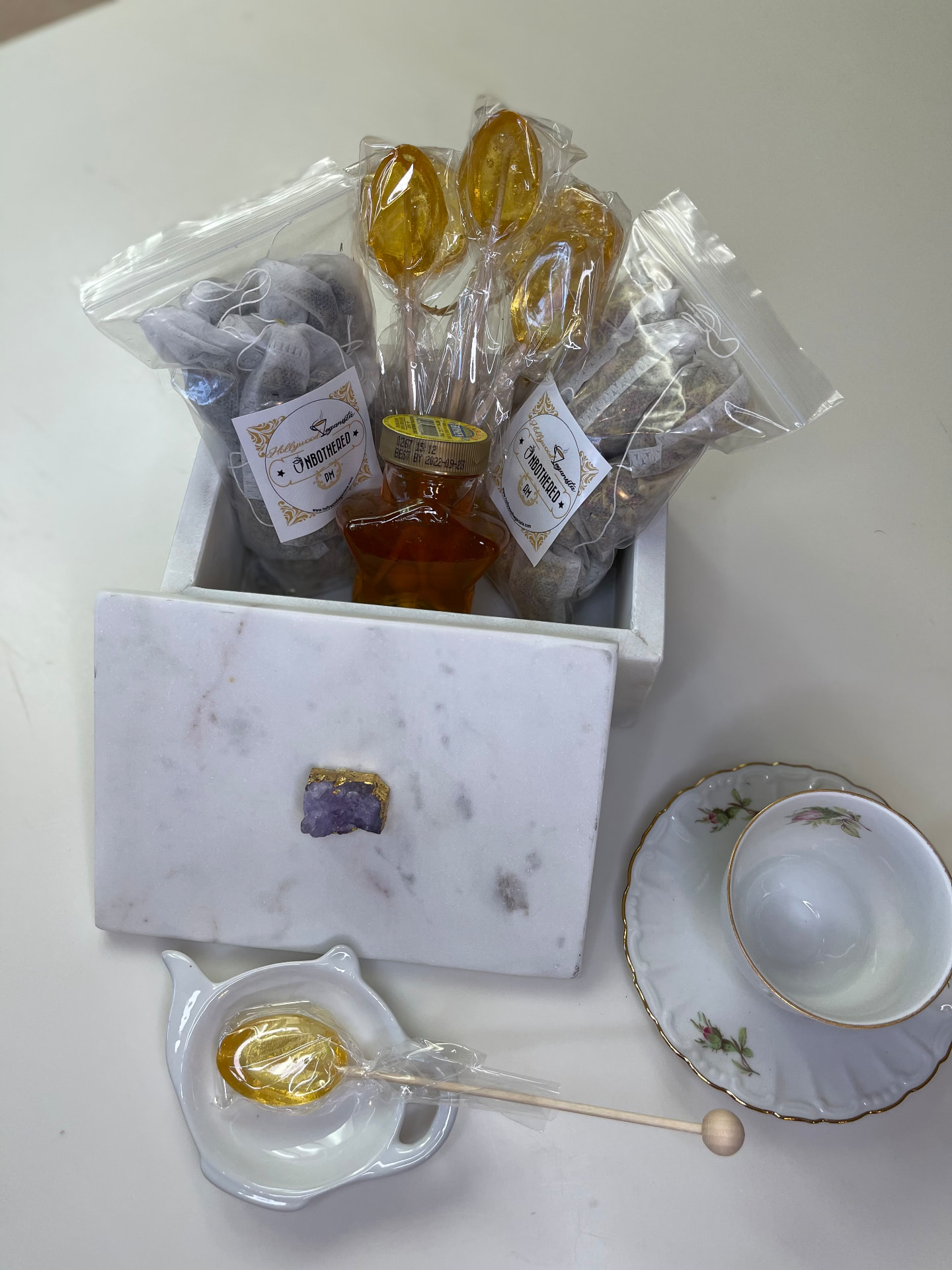 UNBOTHERED gift set with honey jar and lollipops